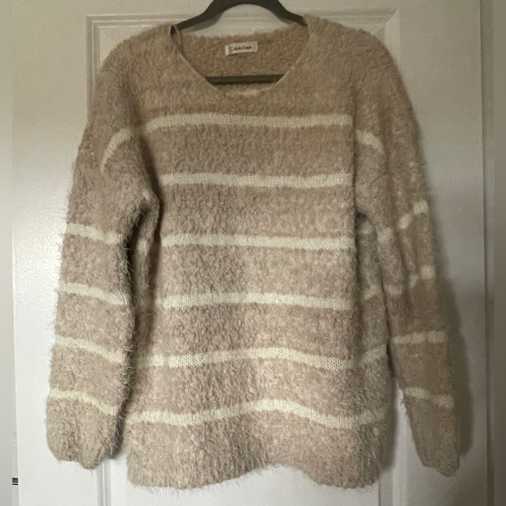 👽 Fuzzy sweater